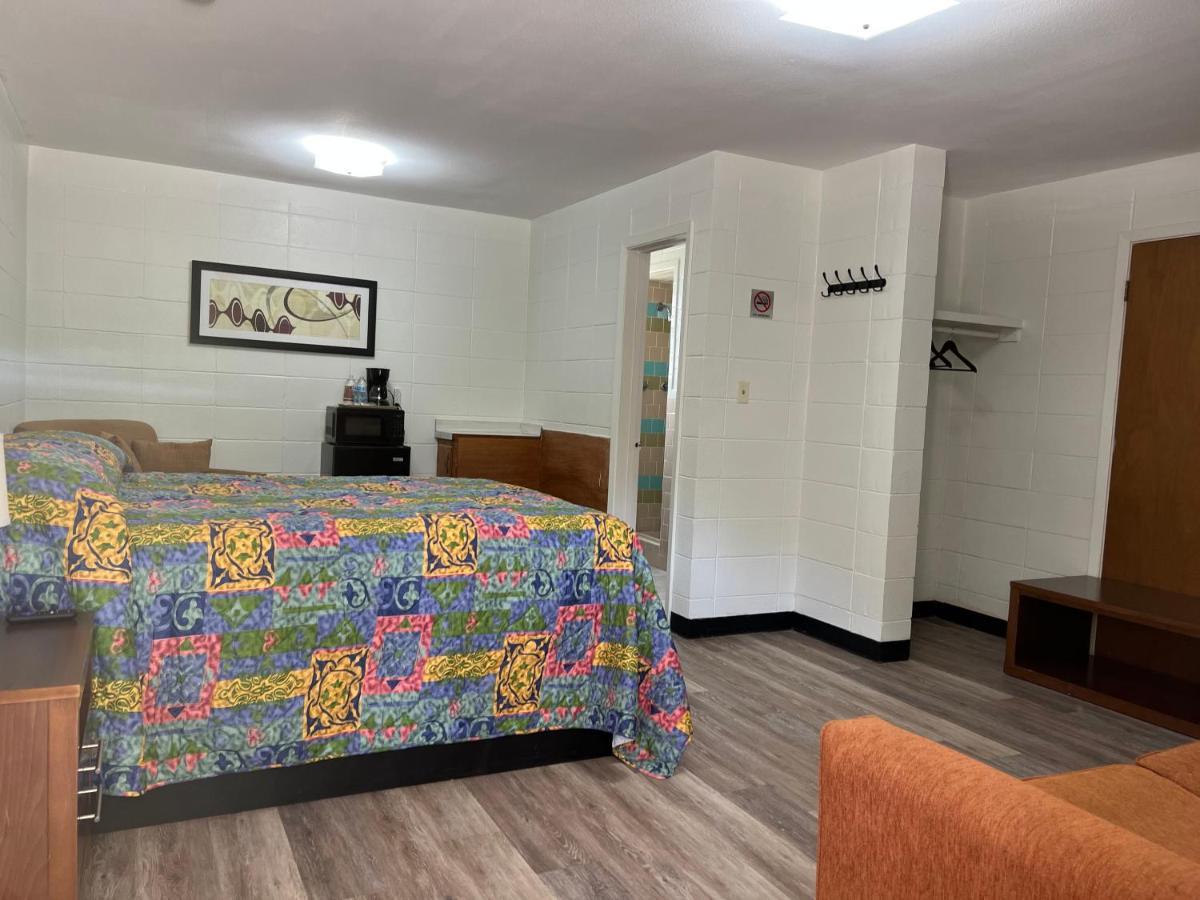 Driftwood Inn And Lodge By The Lake Zwolle Extérieur photo